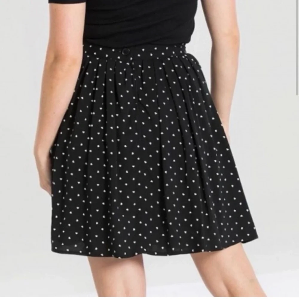 Black polka dot skirt with cute red heart buttons - Picture 2 of 4